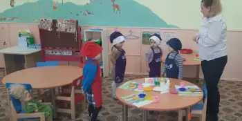 "Научим Катю сервировке стола к обеду"